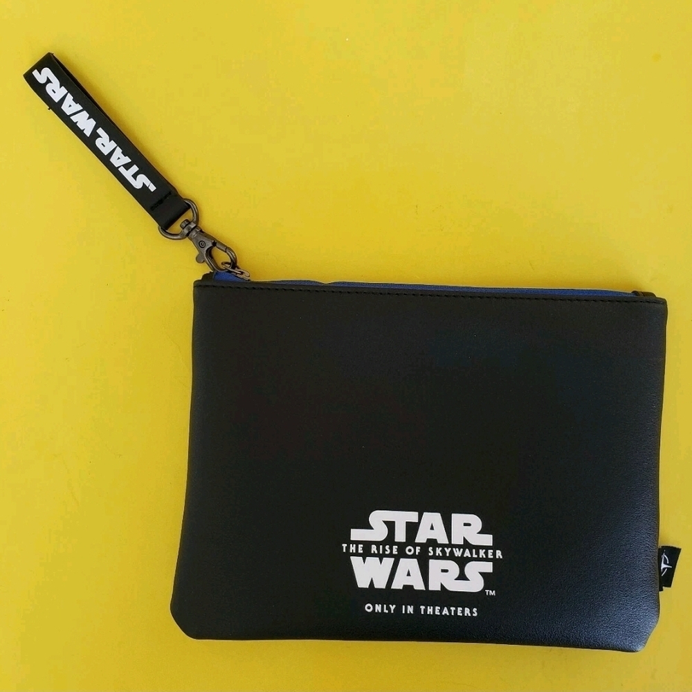Starwars Star Wars United Airlines Amenity Travel Kit Pouch Bag w key fob LE